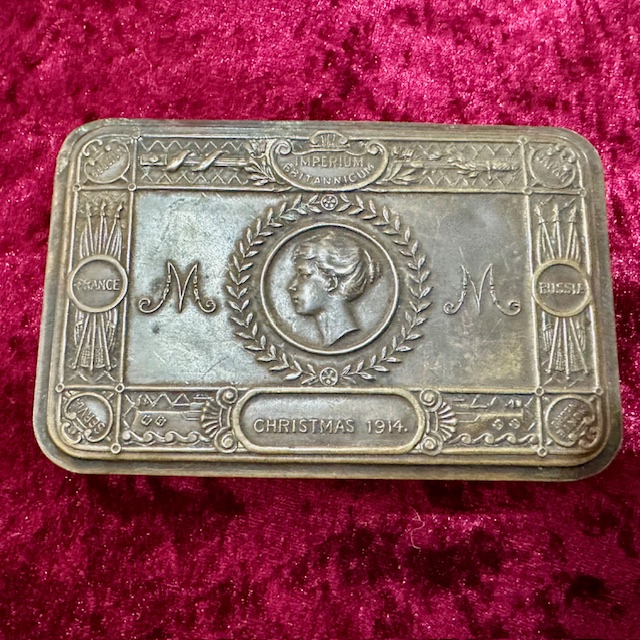 Ref: XXX - WW1 Princess Mary Tin and Contents.